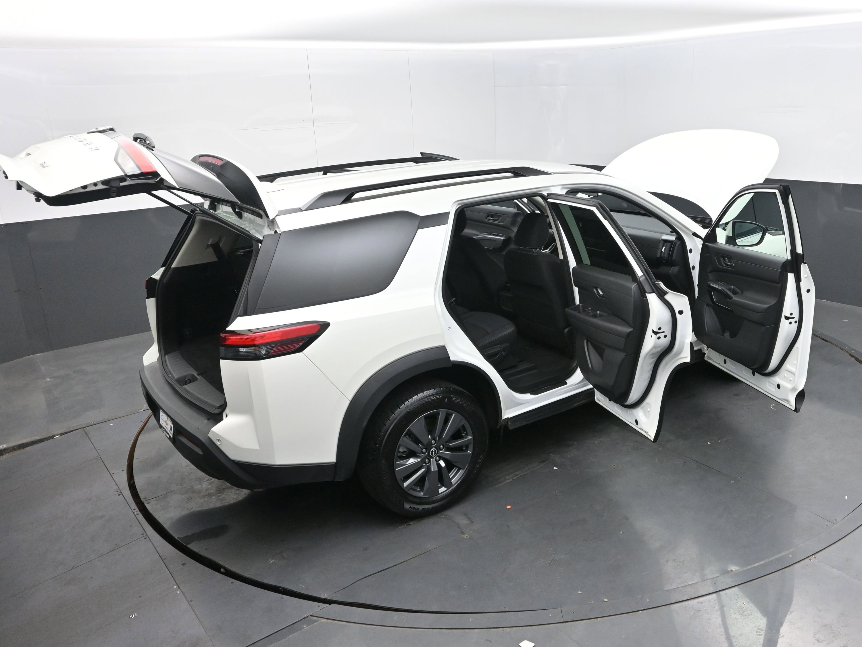 Used 2024 Nissan Pathfinder SV image 46