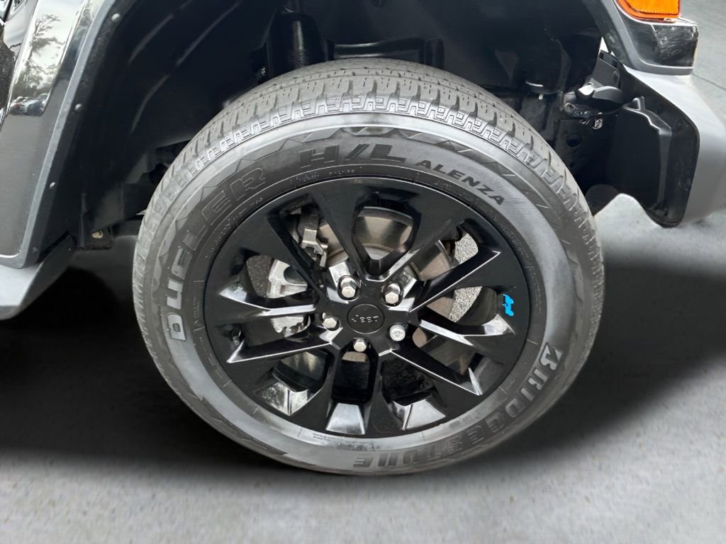 Used 2022 Jeep Wrangler Unlimited Sahara w/ Cold Weather Group image 15