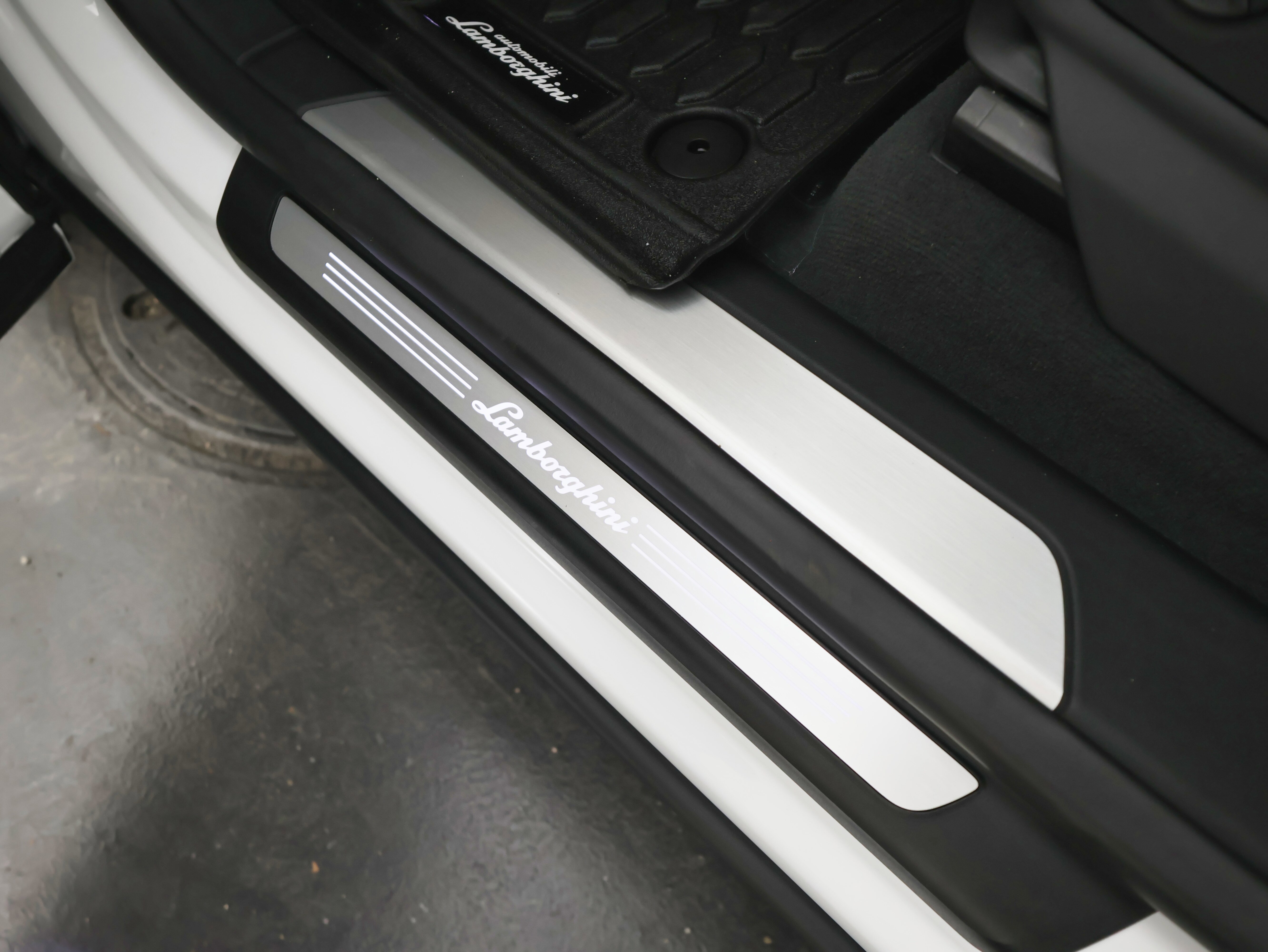 Used 2022 Lamborghini Urus image 25