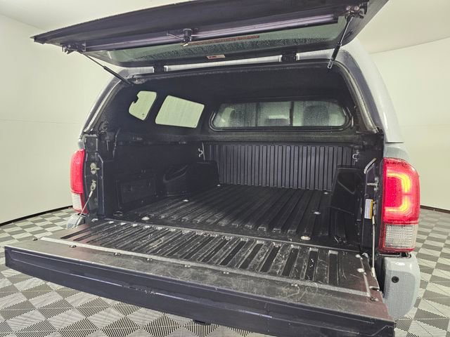 Used 2018 Toyota Tacoma TRD Off-Road w/ Technology Package image 19