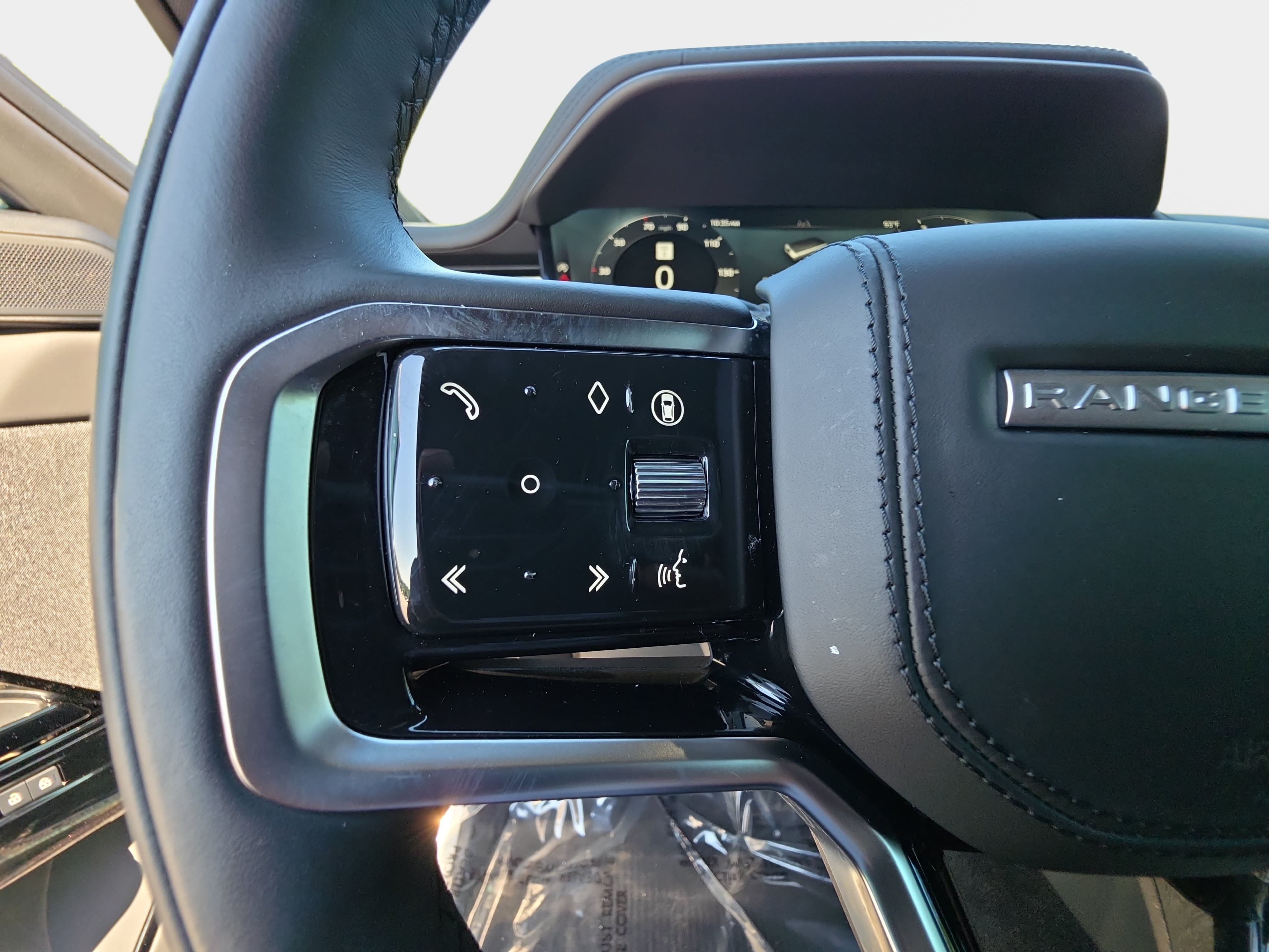 Certified 2025 Land Rover Range Rover Sport SE AWD/4WD image 17