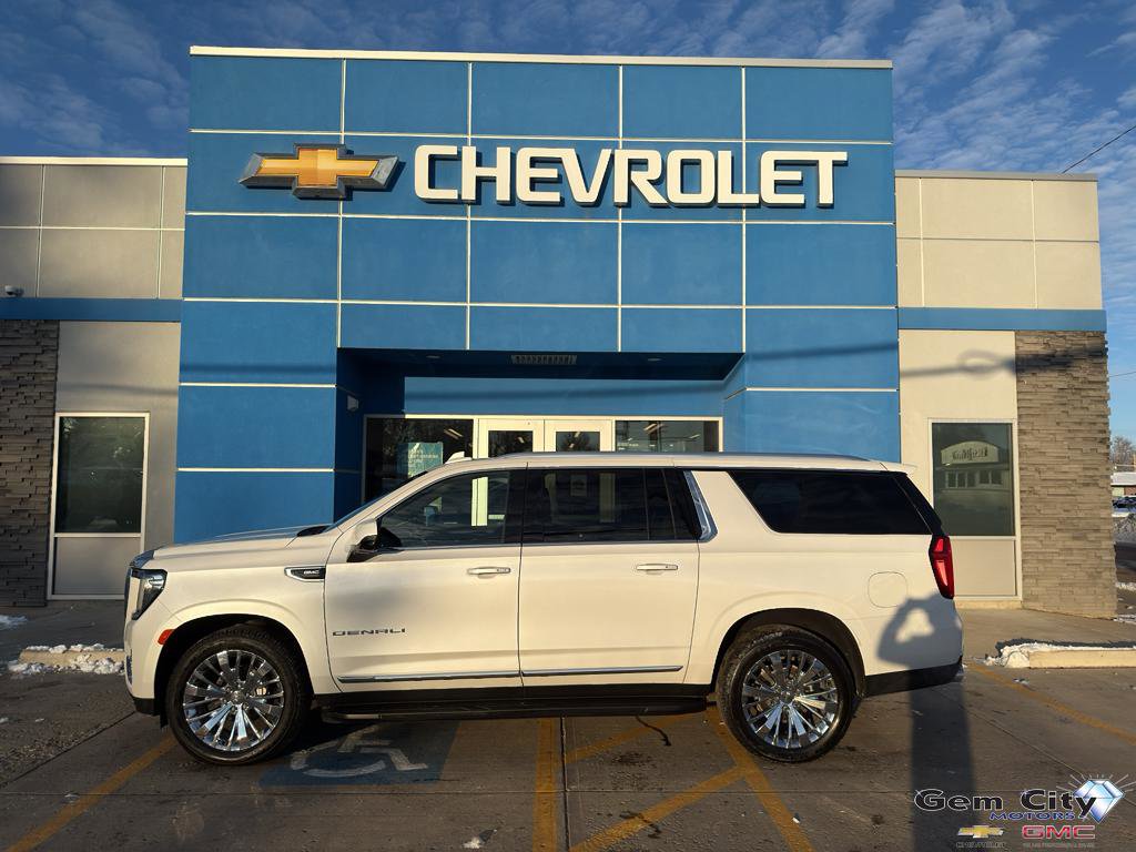 Used 2023 GMC Yukon XL Denali image 1