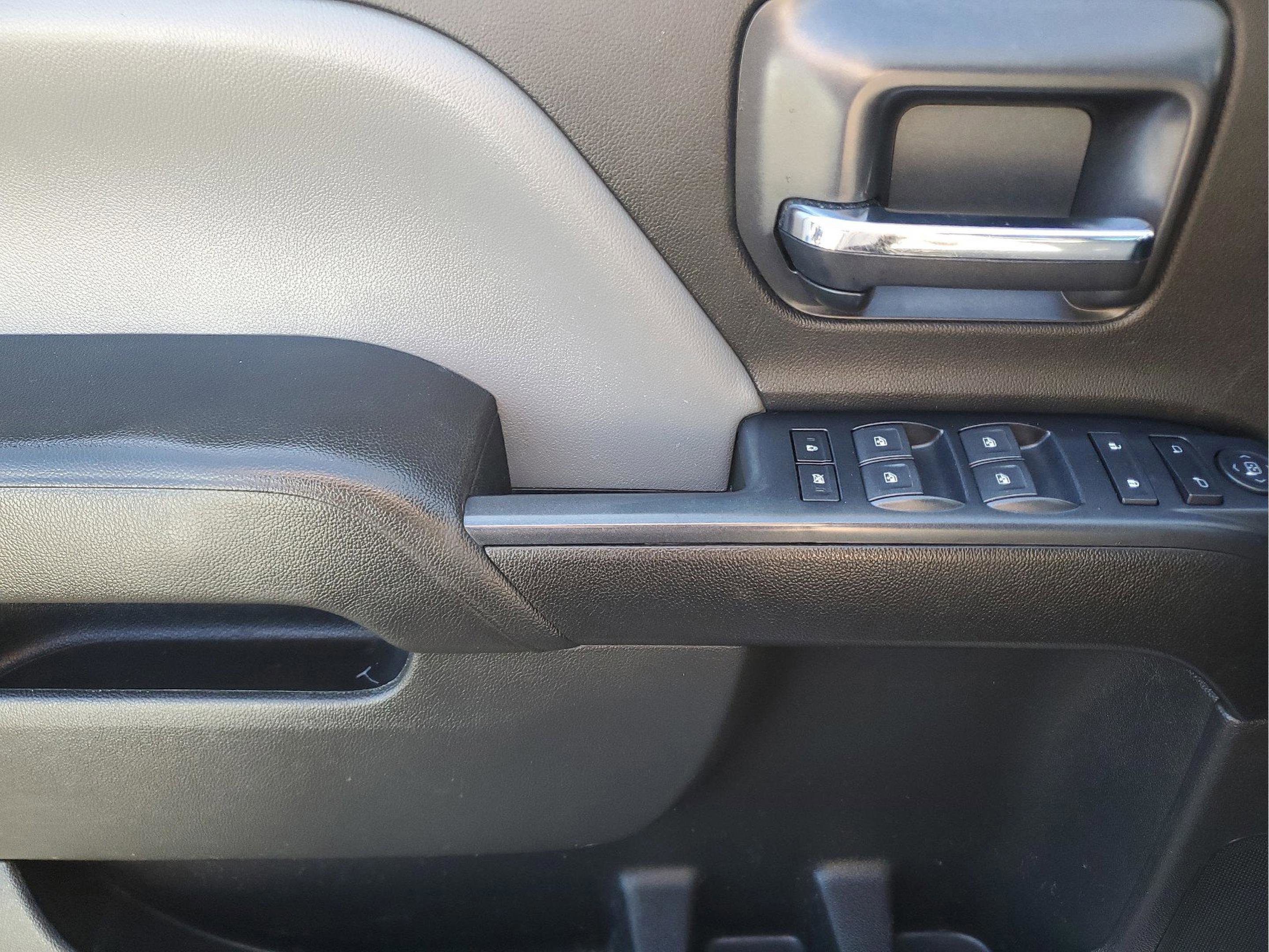 Used 2018 Chevrolet Silverado 1500 Custom w/ Custom Value Package image 12