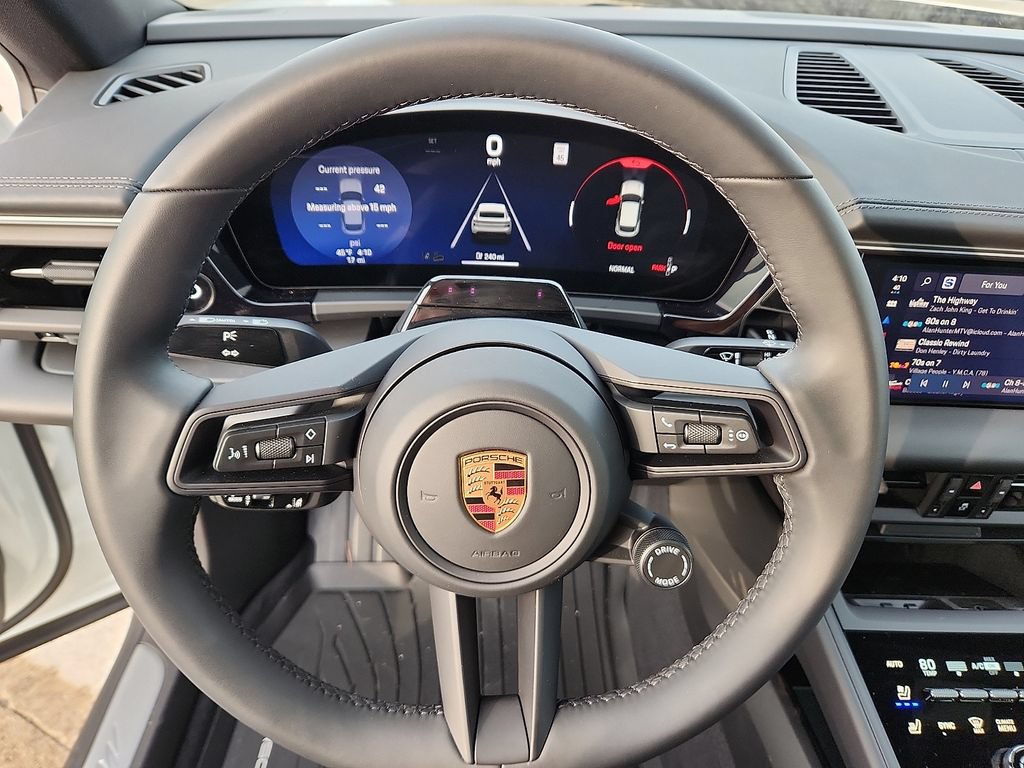 New 2026 Porsche Macan 4S Electric AWD/4WD image 19