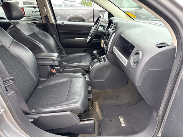 Used 2017 Jeep Compass Latitude FWD image 26