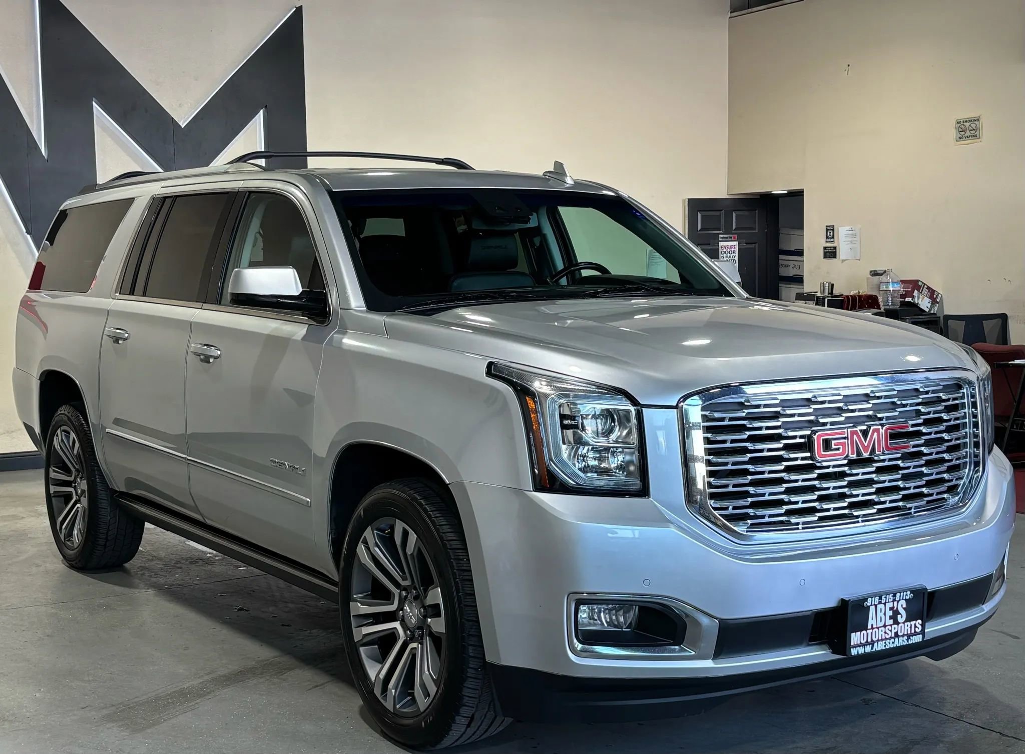 Used 2019 GMC Yukon XL Denali w/ Denali Ultimate Package AWD/4WD image 2