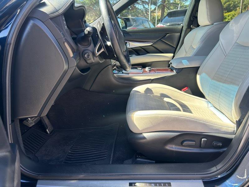 Used 2016 INFINITI Q70 3.7 w/ Sport Package RWD image 6