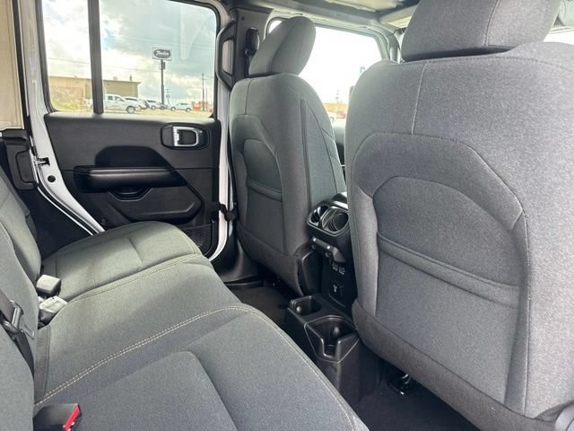 Used 2024 Jeep Wrangler Unlimited Sahara AWD/4WD image 19