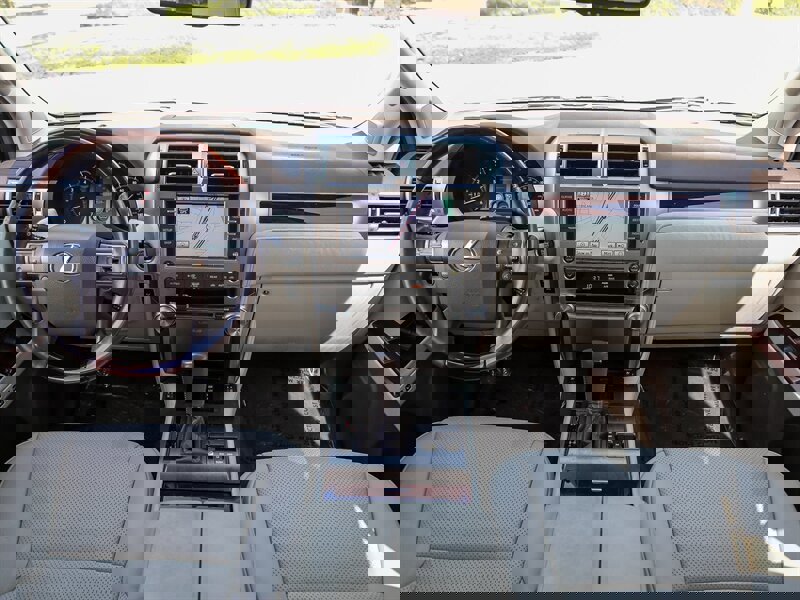 Used 2011 Lexus GX 460 w/ Comfort Plus Pkg image 16