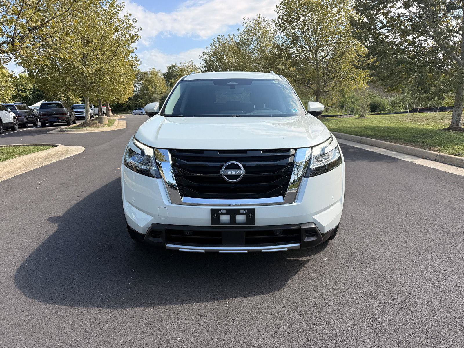 Used 2023 Nissan Pathfinder SL AWD/4WD image 3