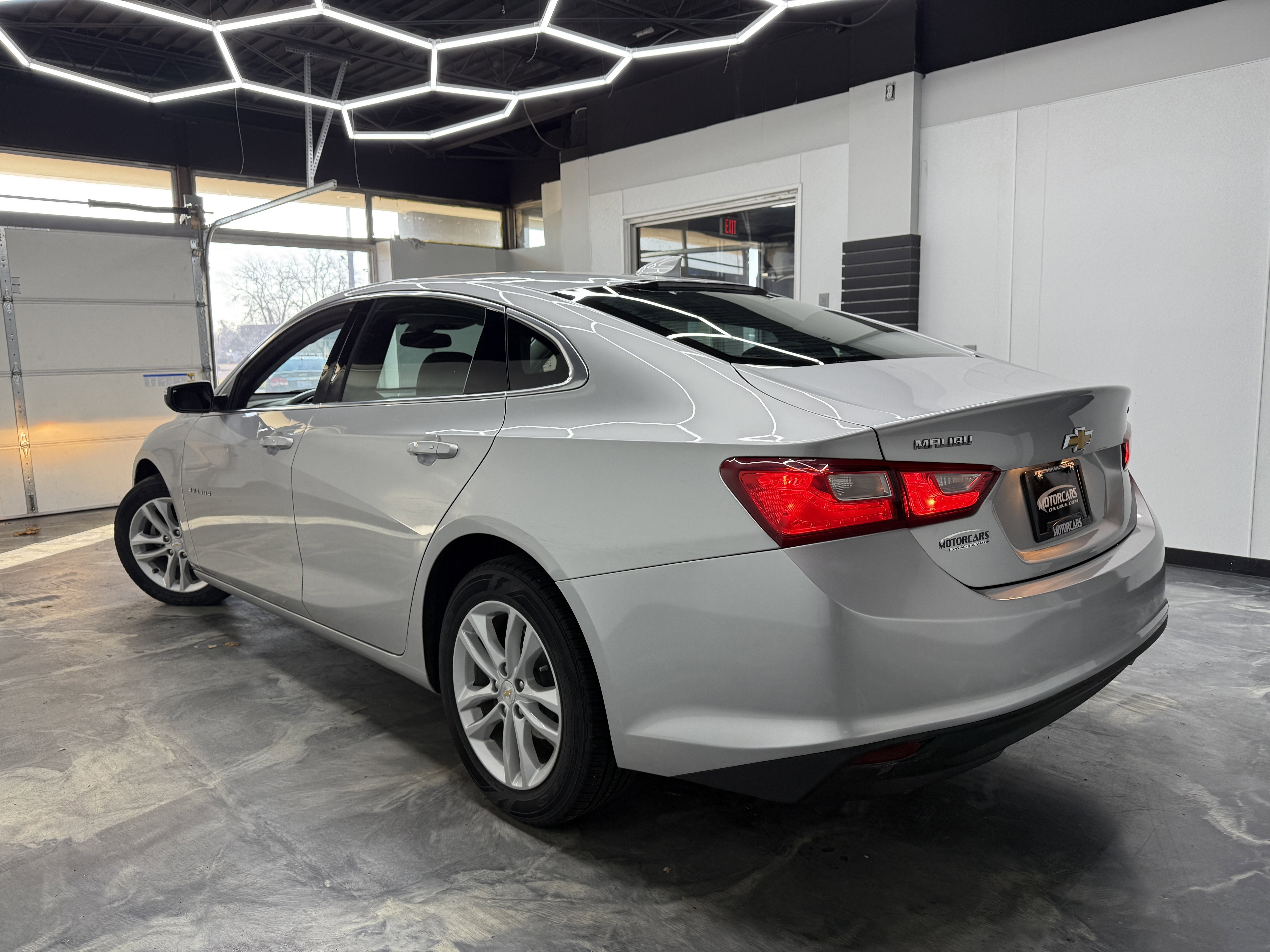Used 2018 Chevrolet Malibu LT image 3
