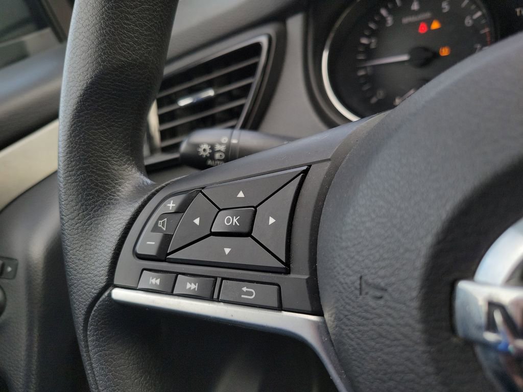 Used 2022 Nissan Rogue Sport S image 14