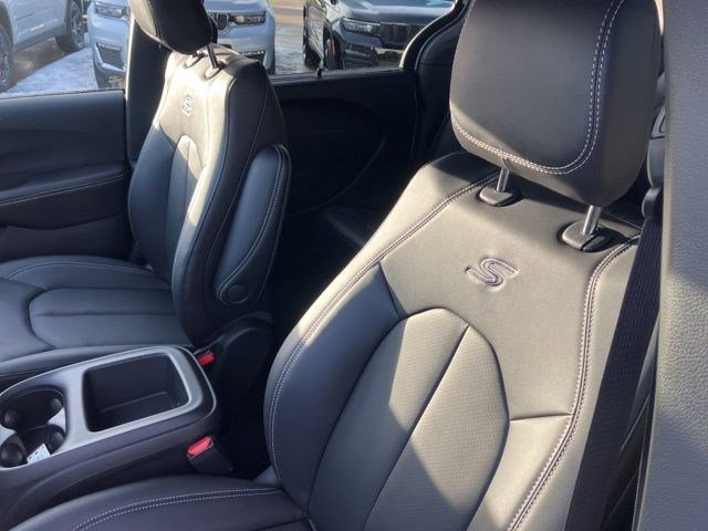 New 2026 Chrysler Pacifica Select w/ S Appearance Package FWD image 12