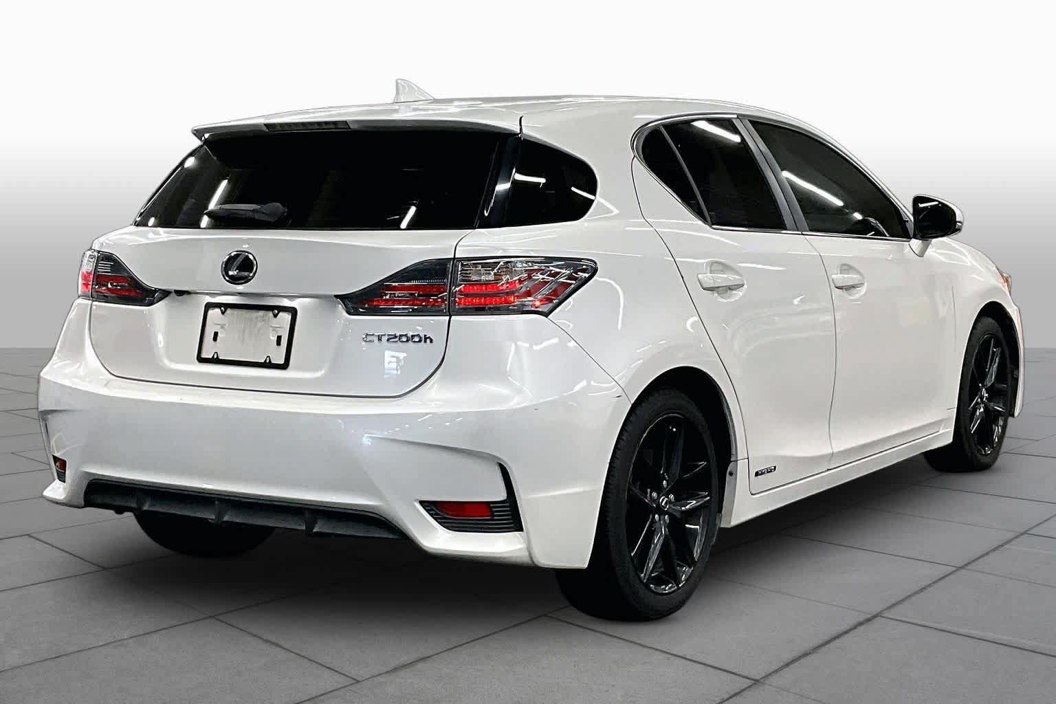 Used 2017 Lexus CT 200h w/ Seat Comfort Package FWD image 12