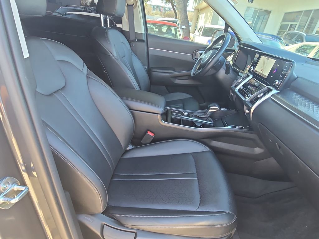 Used 2023 Kia Sorento S w/ Panoramic Sunroof Package image 10
