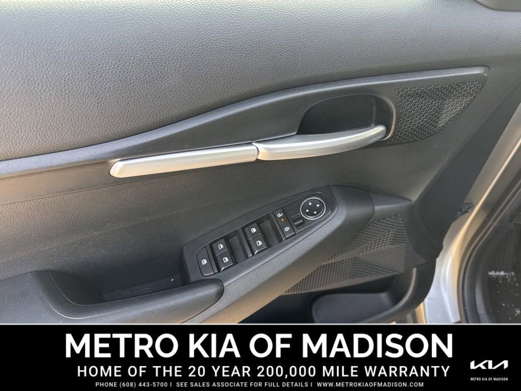 Used 2025 Kia Seltos LX image 12