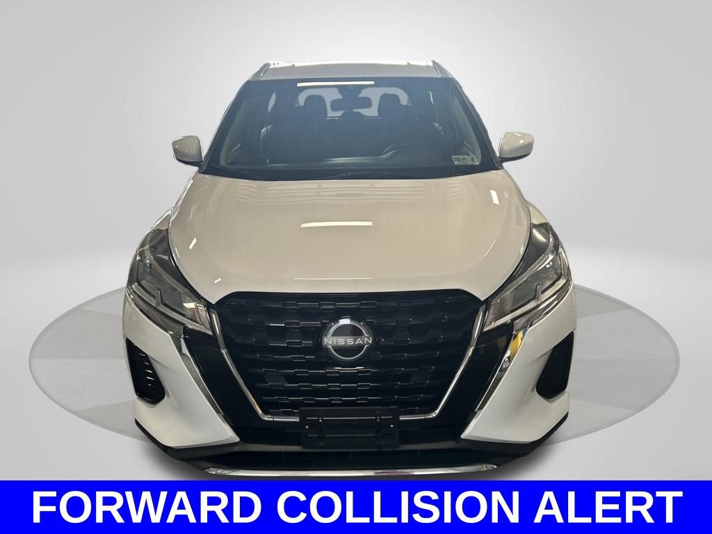 Used 2022 Nissan Kicks SV image 3