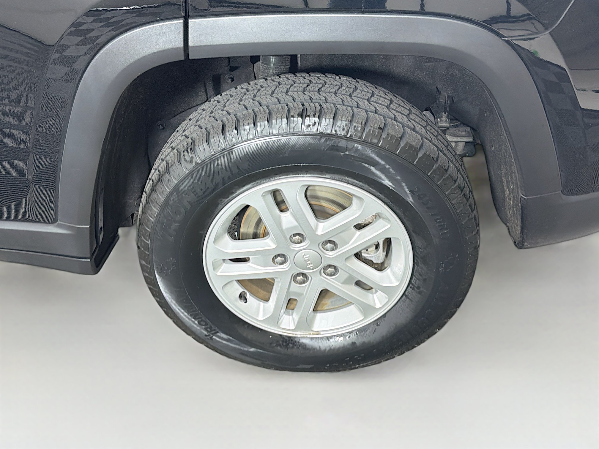 Used 2023 Jeep Grand Cherokee Laredo RWD image 11
