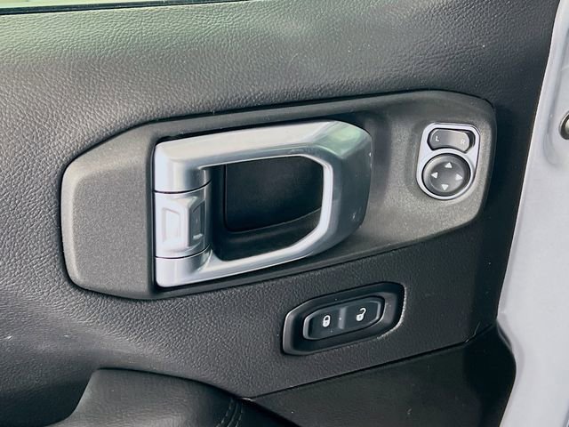 Used 2022 Jeep Wrangler Unlimited Sahara AWD/4WD image 12