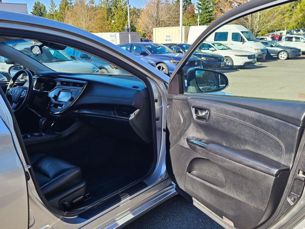 Used 2017 Toyota Avalon XLE w/ Carpet Mat Package FWD image 12