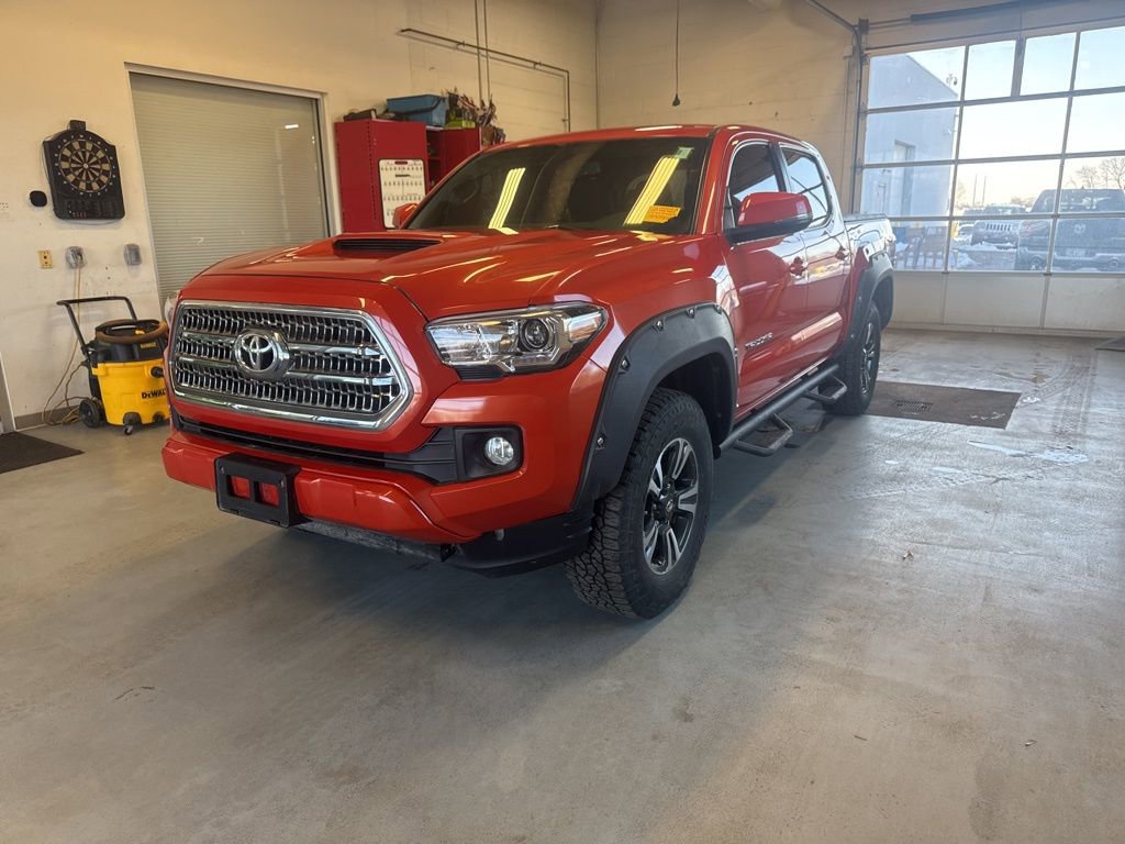 Used 2016 Toyota Tacoma TRD Sport w/ Towing Package image 7