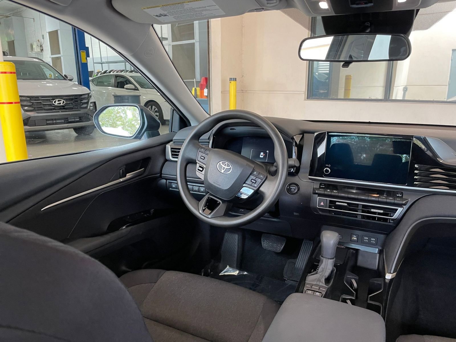 Used 2025 Toyota Camry LE image 28