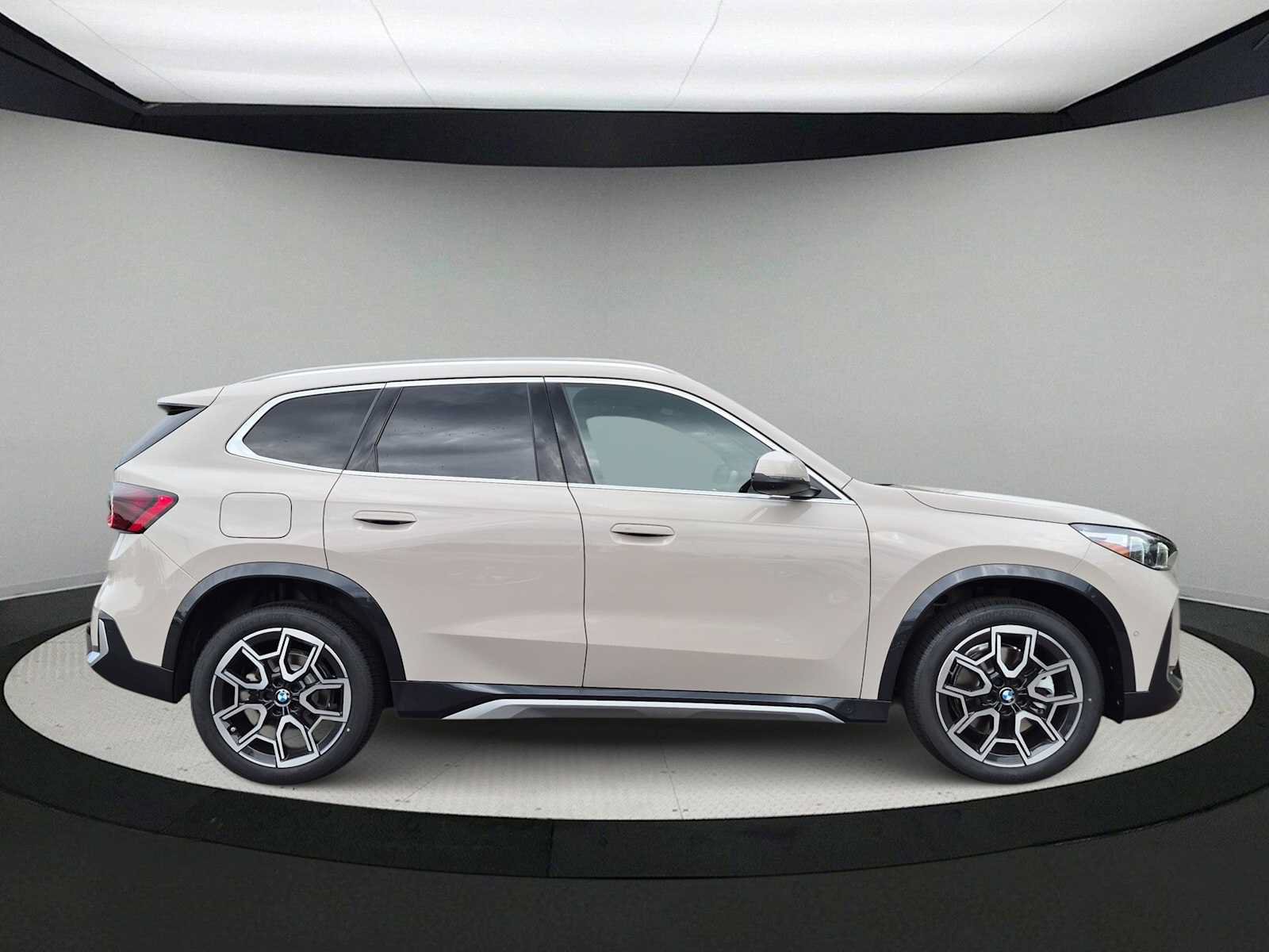 New 2026 BMW X1 xDrive28i w/ Technology Package AWD/4WD image 9