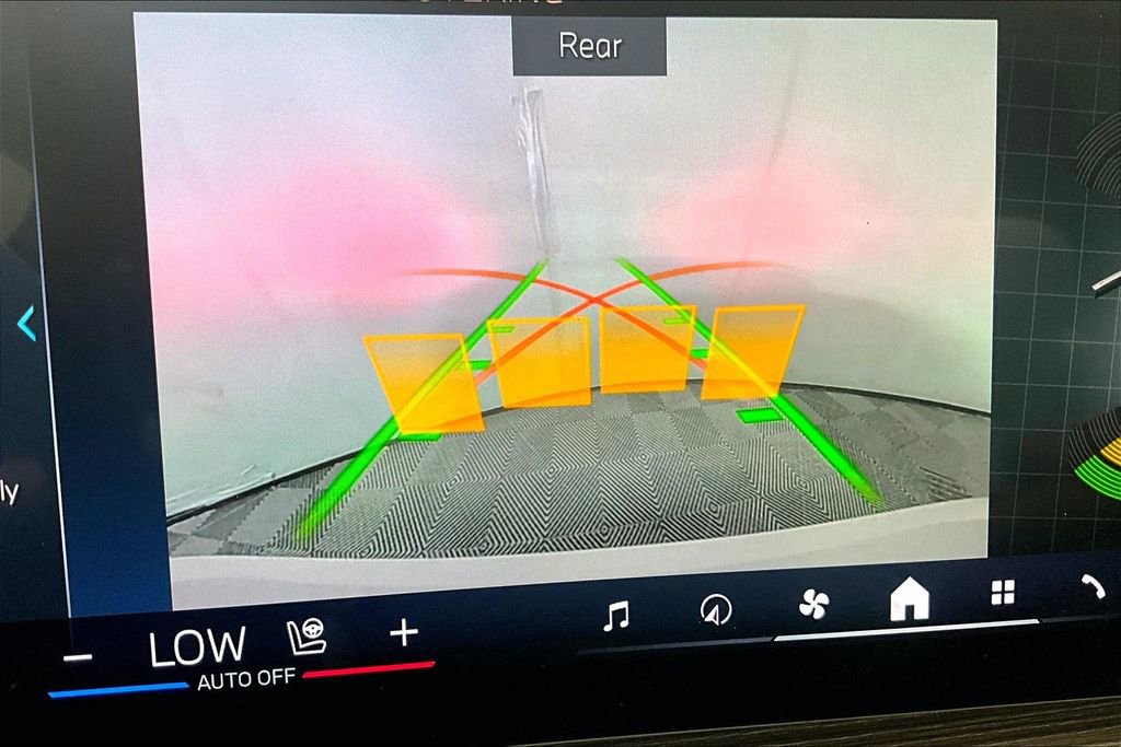 Used 2025 BMW 430i Coupe w/ Convenience Package image 21