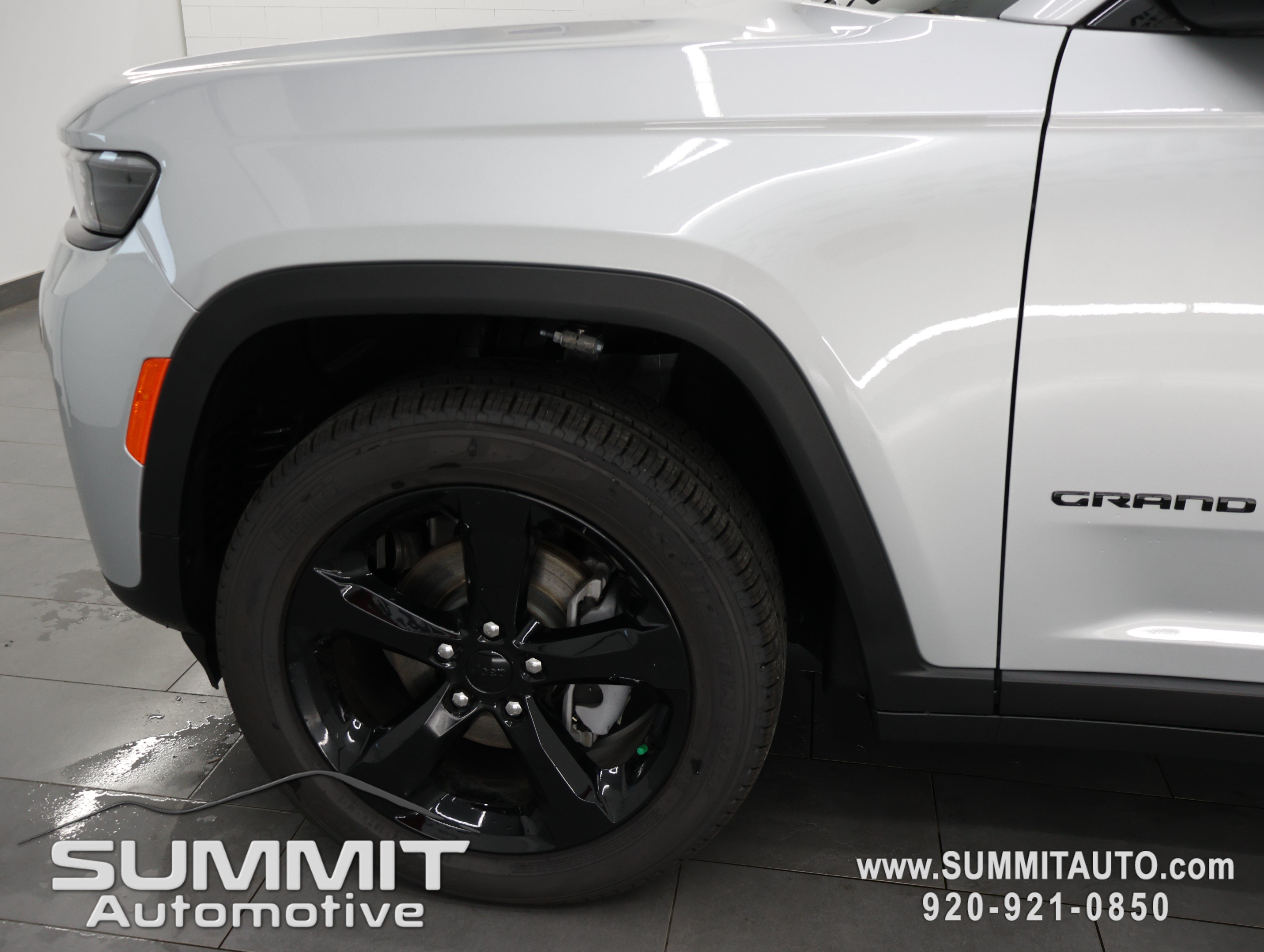 New 2026 Jeep Grand Cherokee Limited w/ Limited Altitude Package AWD/4WD image 36