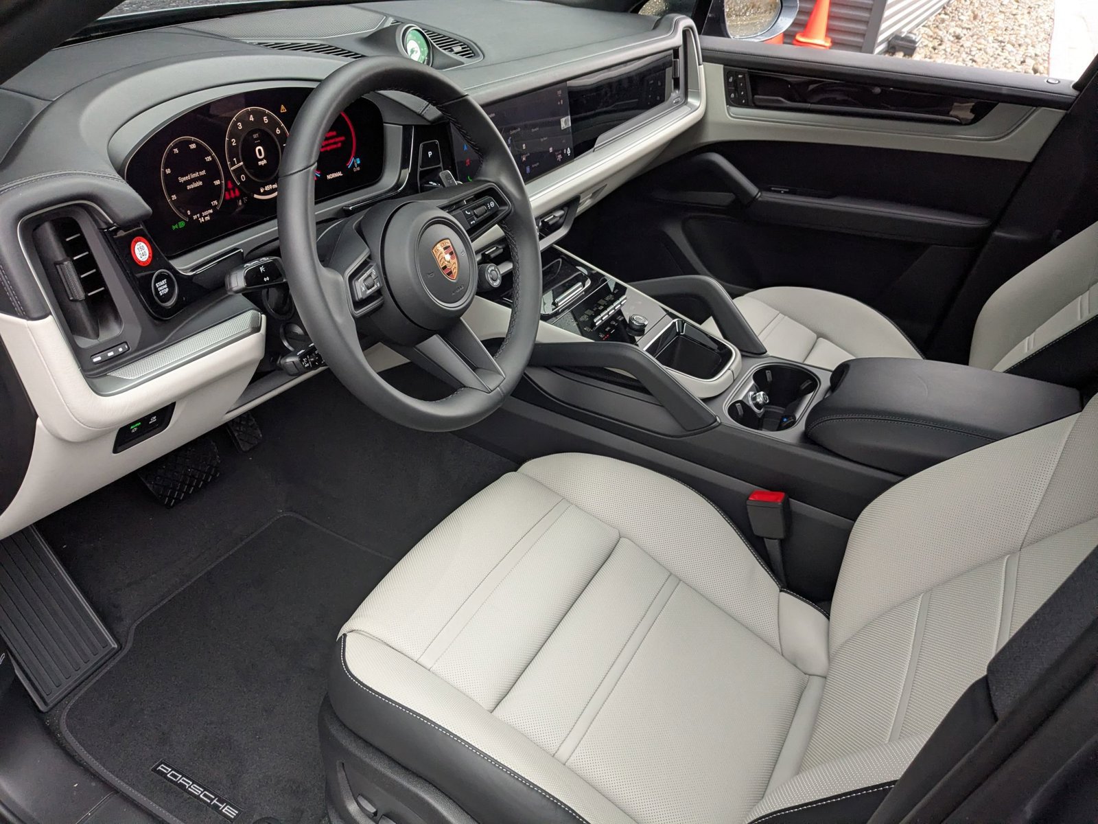 New 2026 Porsche Cayenne Coupe AWD/4WD image 4