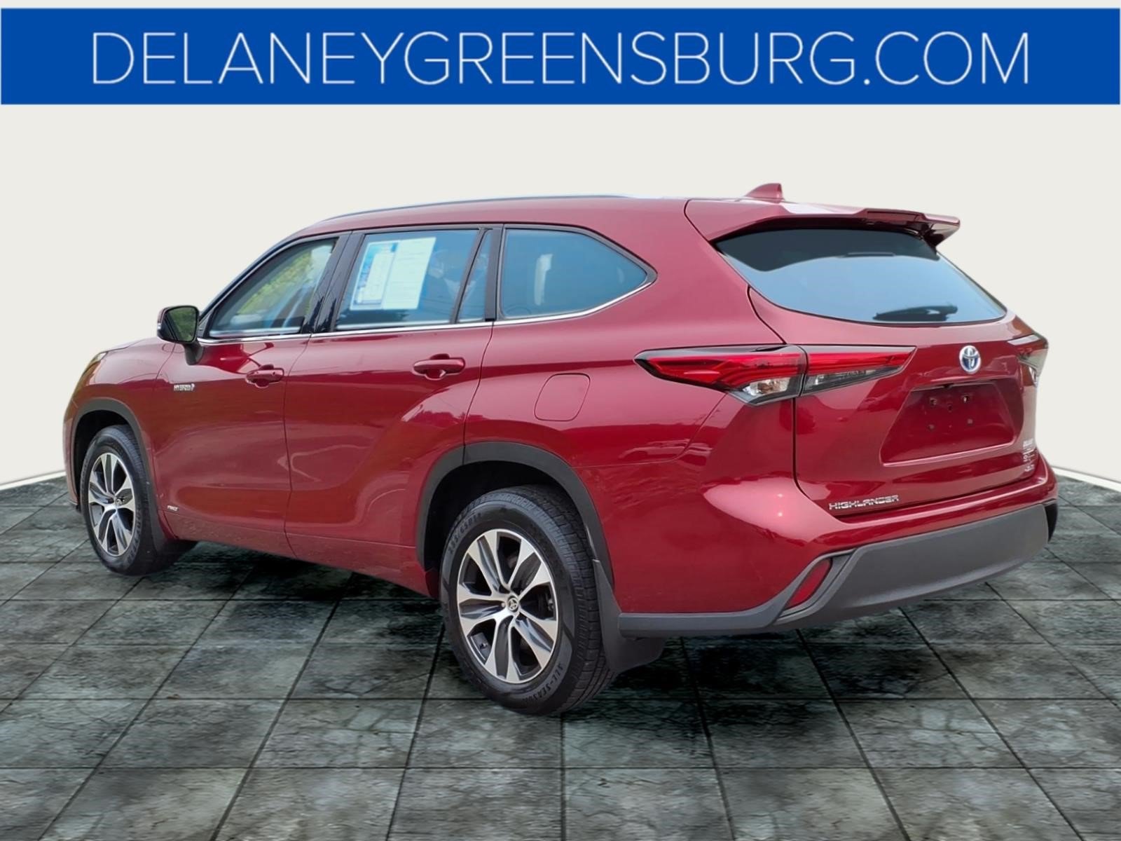 Used 2021 Toyota Highlander XLE AWD/4WD image 5