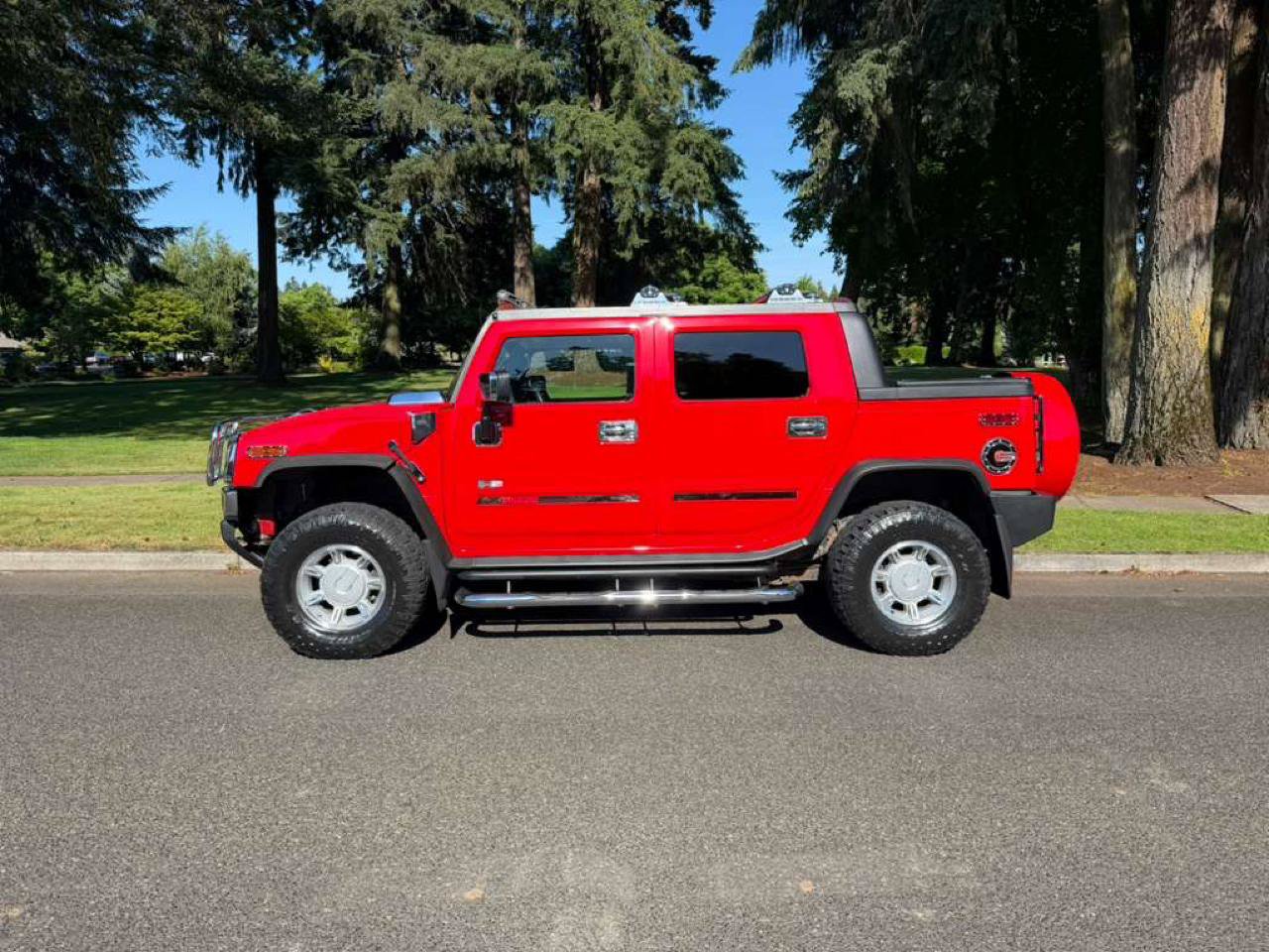 Used 2005 HUMMER H2 SUT w/ Preferred Equipment Group AWD/4WD image 2