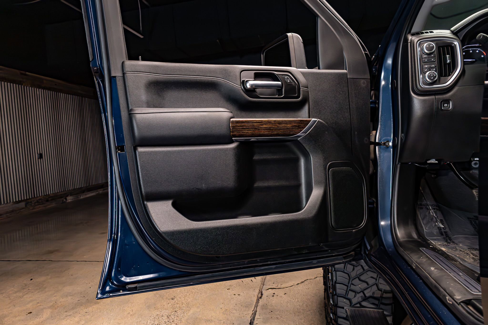 Used 2022 GMC Sierra 2500 SLE w/ SLE Convenience Package image 30