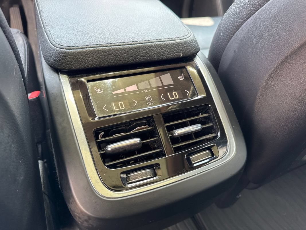 Used 2016 Volvo XC90 T6 Momentum w/ Momentum Plus Package AWD/4WD image 36