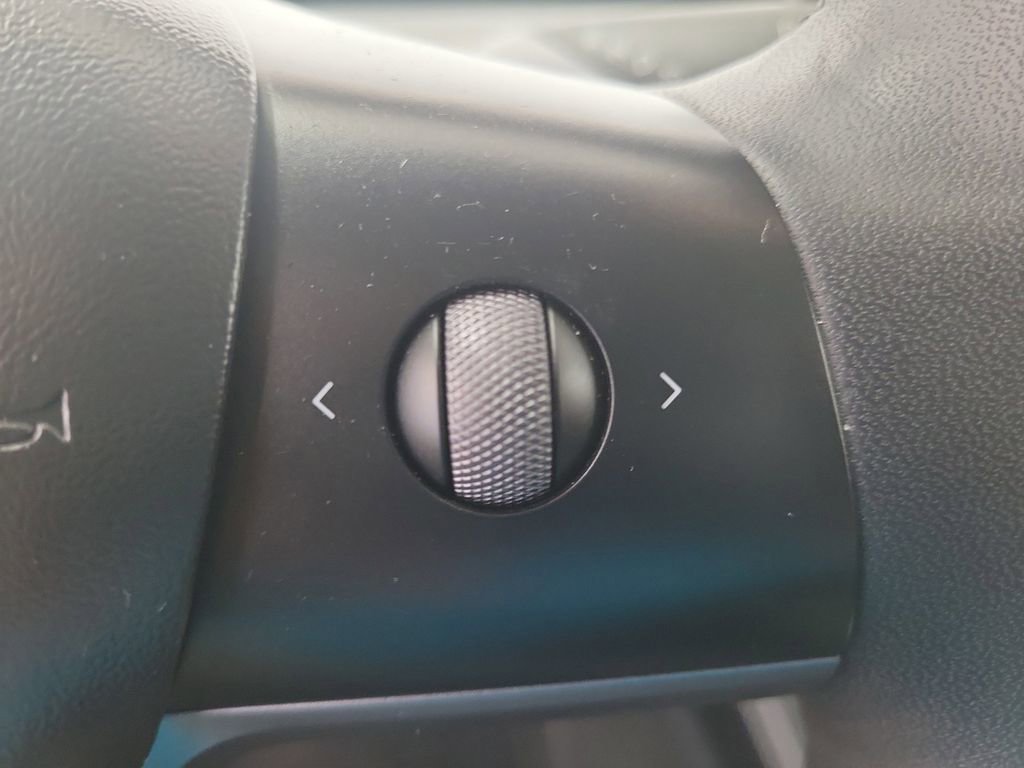 Used 2021 Tesla Model Y Long Range image 24