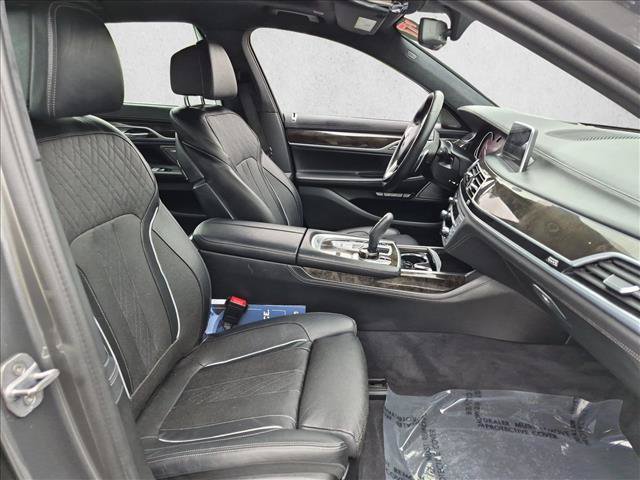 Used 2017 BMW 750i RWD image 23