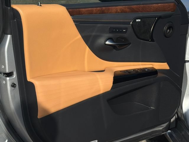 Used 2022 Lexus ES 300h Ultra Luxury w/ Accessory Package 2 FWD image 13