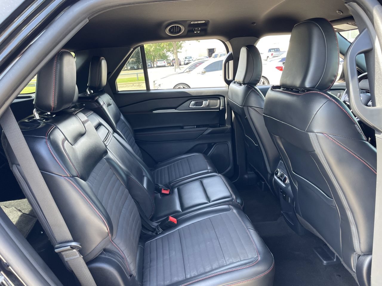 Used 2025 Ford Explorer ST-Line w/ ST-Line Street Pack AWD/4WD image 28