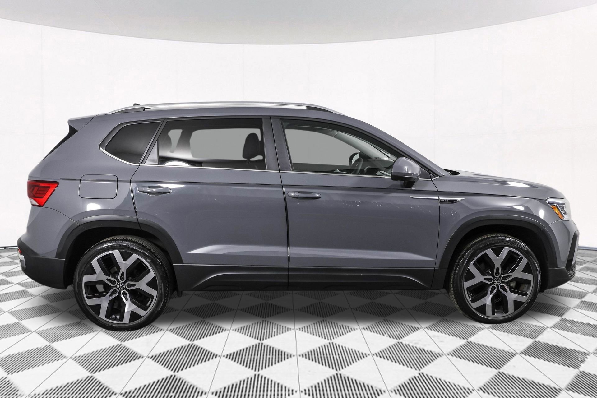 Used 2022 Volkswagen Taos SEL image 13