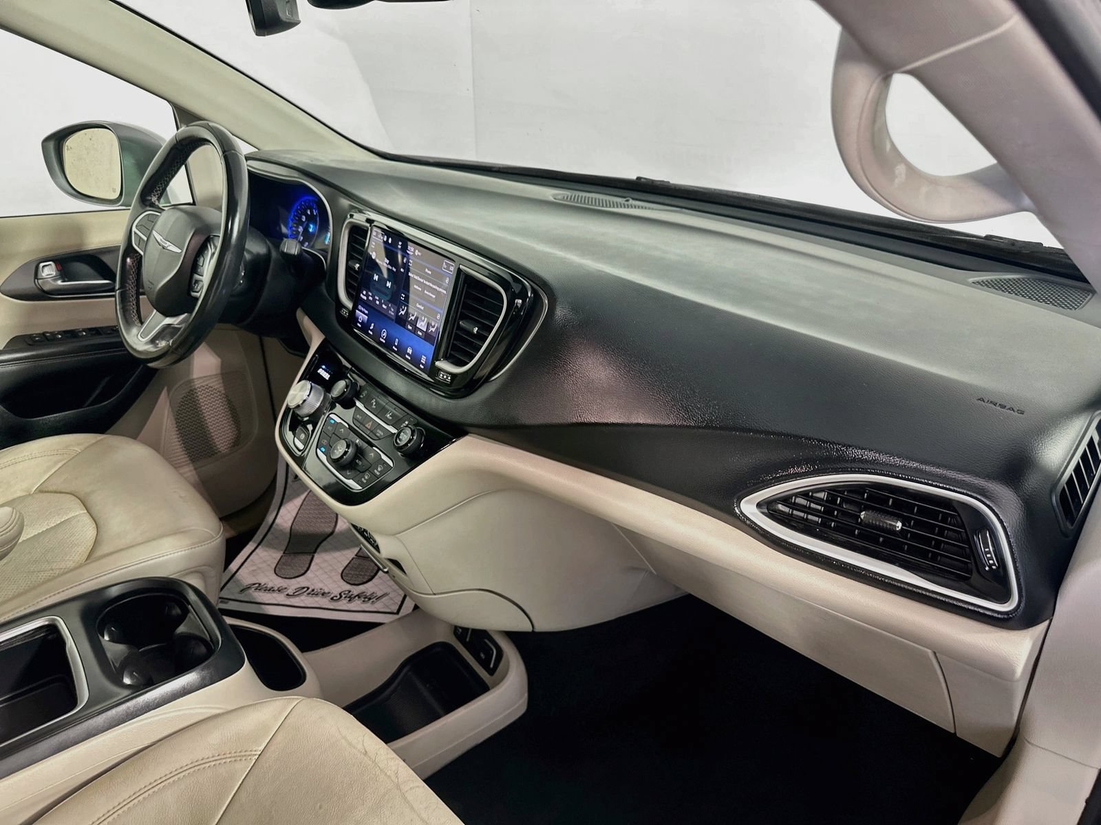 Used 2021 Chrysler Pacifica Touring-L FWD image 29