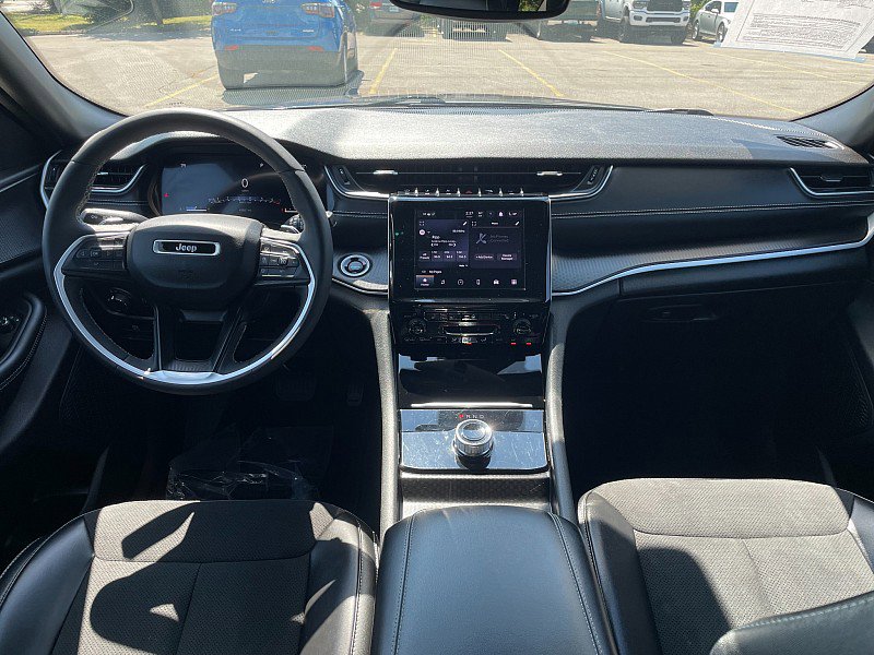 Used 2024 Jeep Grand Cherokee L Laredo image 28