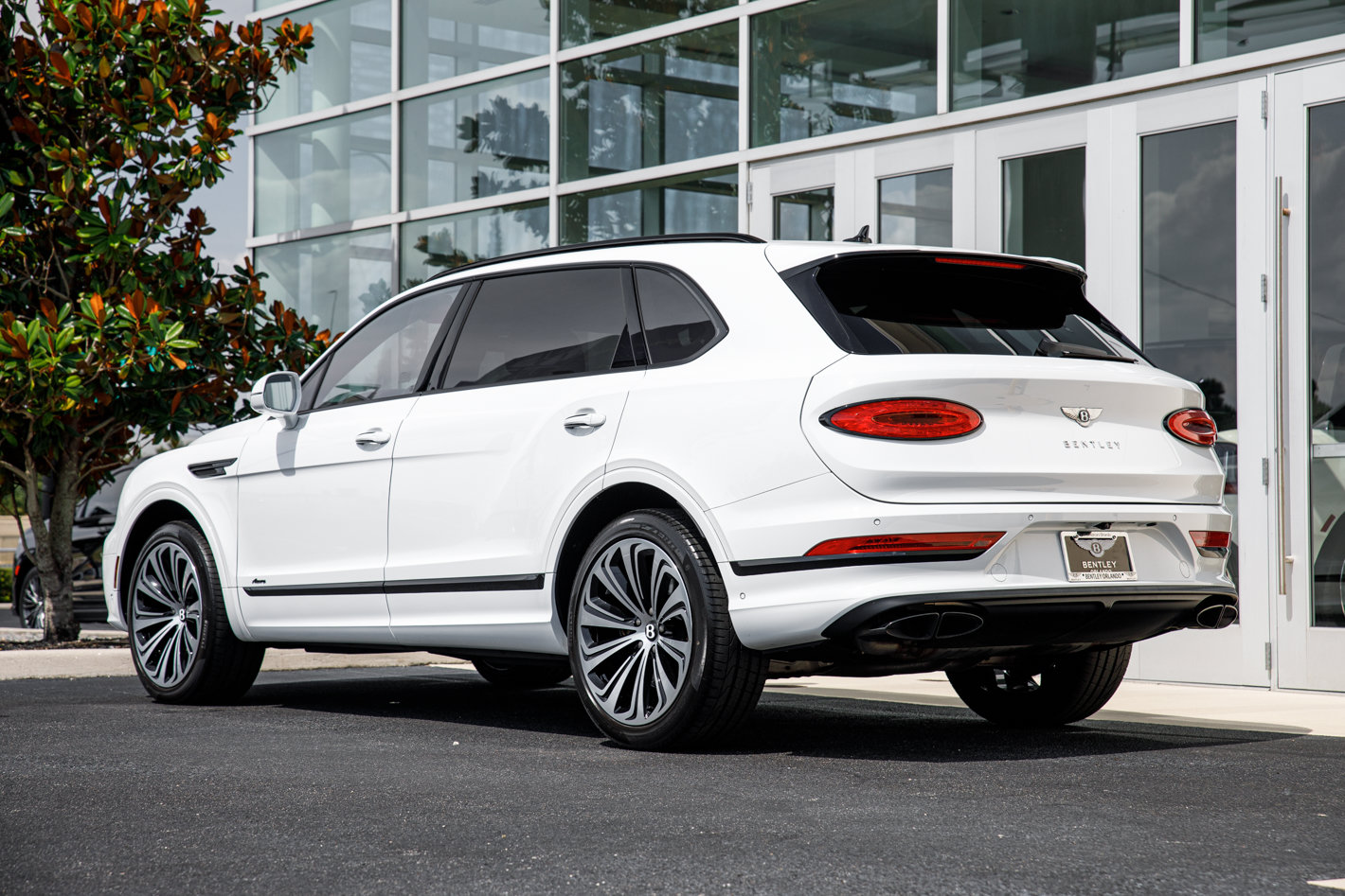 Used 2023 Bentley Bentayga Extended Wheelbase AWD/4WD image 7