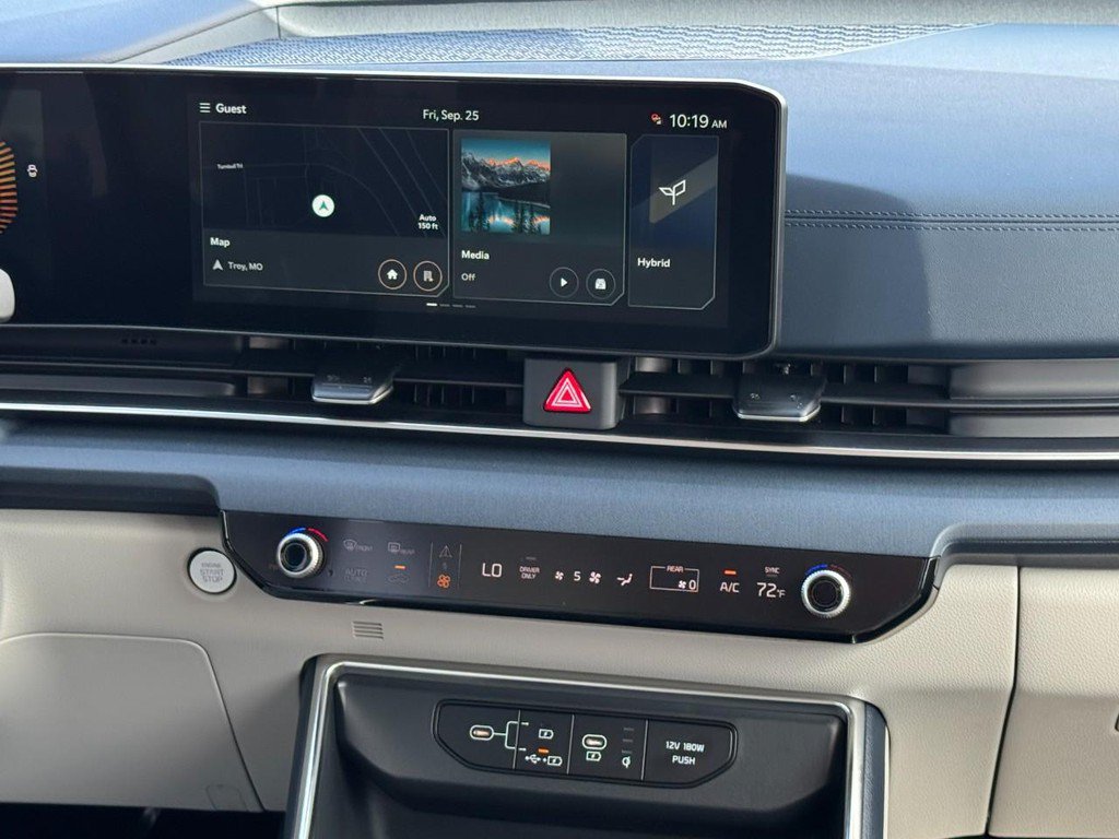 Used 2025 Kia Carnival EX FWD image 17