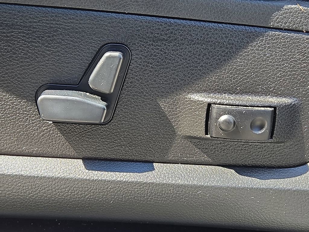 Used 2020 RAM 2500 Big Horn w/ Level 2 Equipment Group image 26