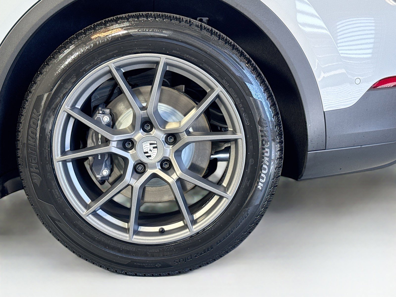 Certified 2025 Porsche Cayenne image 24