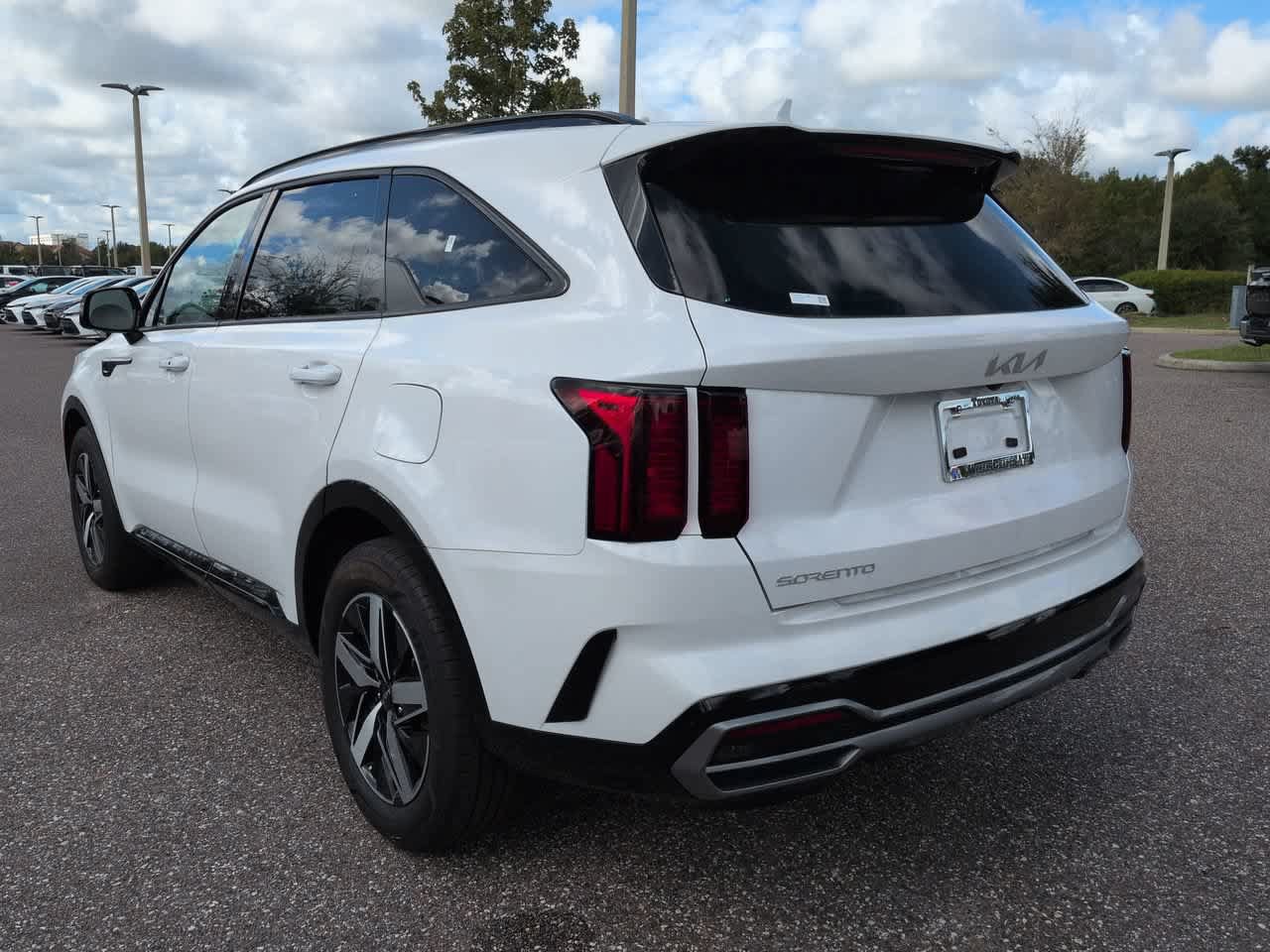 Used 2023 Kia Sorento S w/ Panoramic Sunroof Package FWD image 4
