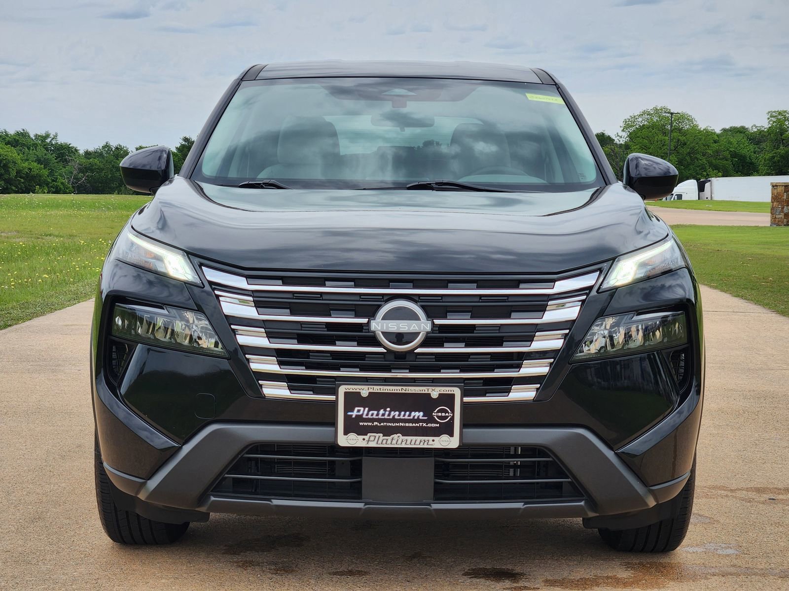 Used 2024 Nissan Rogue SV FWD image 6