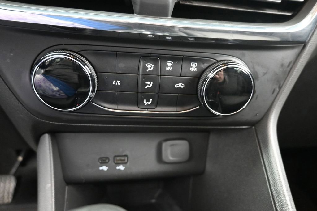Used 2025 Buick Encore GX Preferred AWD/4WD image 16