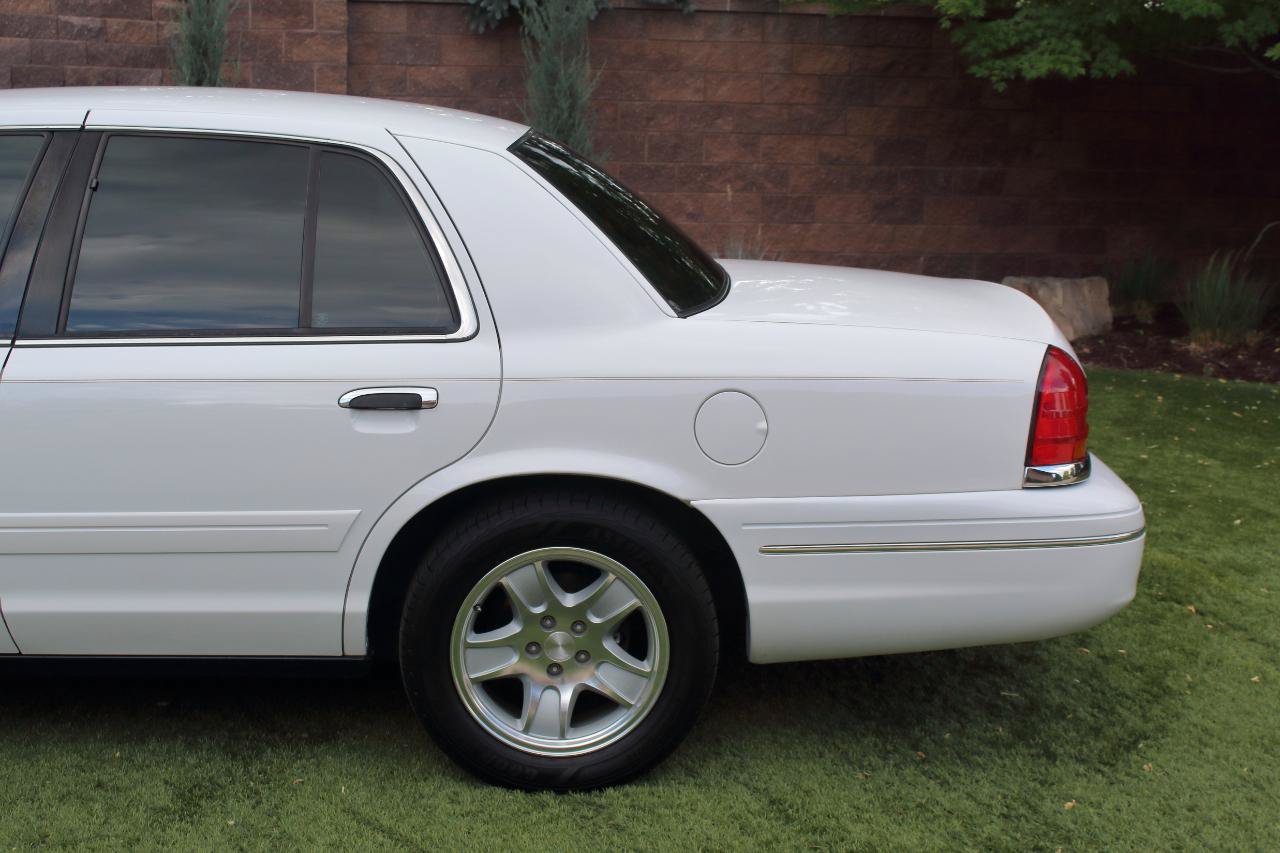 Used 1999 Ford Crown Victoria LX RWD image 32