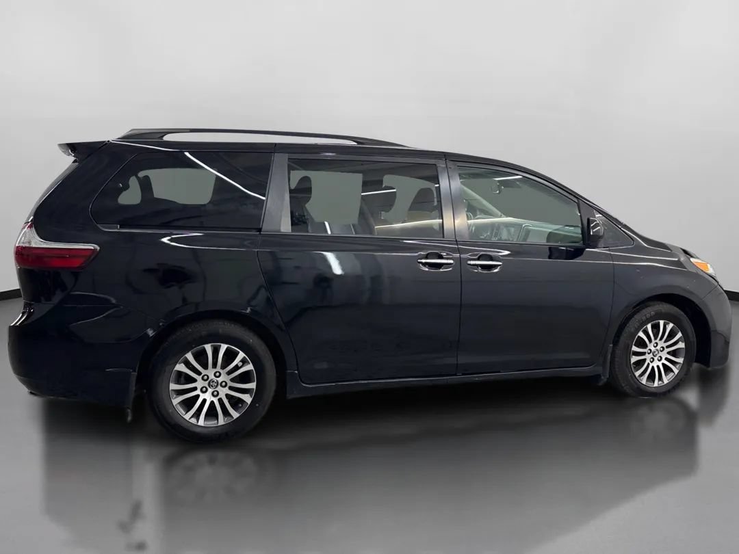 Used 2019 Toyota Sienna XLE FWD image 11